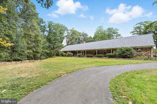 156 Grove Rd, ELVERSON, PA, 19520-9016 | Card Image