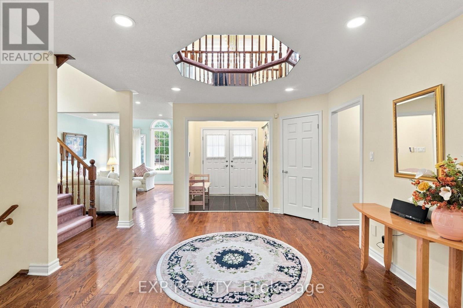 Residential in Richmond Hill (Devonsleigh) 5