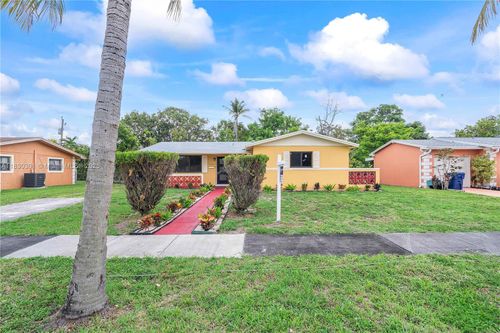 20845 Nw 1st Ave, Miami Gardens, FL, 33169-2201 | Card Image