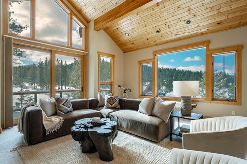 367 Skidder Trl, Truckee, CA, 96161-3932 | Card Image