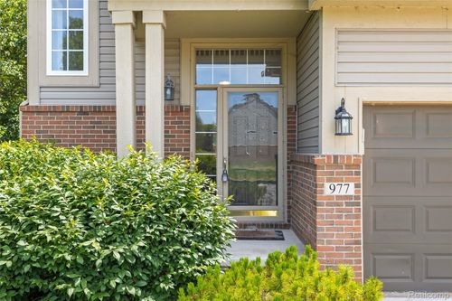 977 Sloane Ct, White Lake, MI, 48386-4616 | Card Image