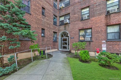 2c-141-16 25th Rd, Flushing, NY, 11354-1207 | Card Image