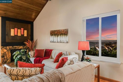 1310 Lewis Ln, Pinole, CA, 94564-2132 | Card Image