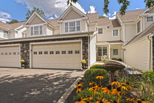 160-160 Kyles Way, Shelton, CT, 06484-6616 | Card Image