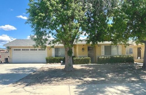 528 N Girard St, Hemet, CA, 92544-3113 | Card Image