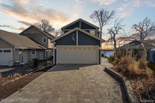 3806 Island Park Dr, Waterford, MI, 48329-1906 | Card Image
