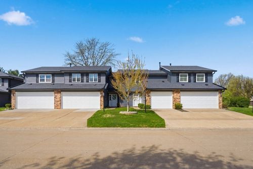 5954 Crow Valley Park Dr, Davenport, IA, 52807-2953 | Card Image