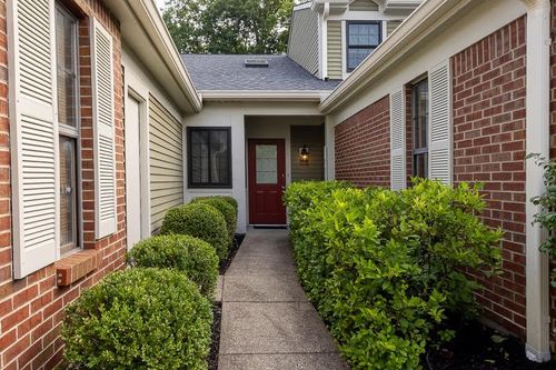 290 Secretariat Ct, Crestview Hills, KY, 41017-2291 | Card Image