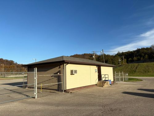 1255 Lakeside Dr, Jackson, KY, 41339-7491 | Card Image