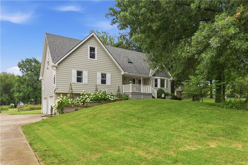 2219 N Whitney Rd, Independence, MO, 64058-1583 | Card Image