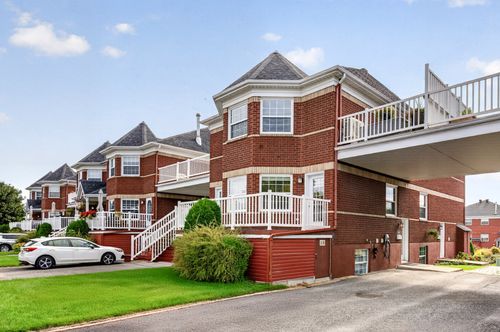 1945 Rue Joseph-Laurin, Québec (Sainte-Foy/Sillery/Cap-Rouge), QC, G2G2R9 | Card Image