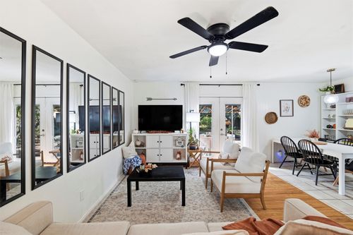 1206 Saturn Dr, Cedar Hill, TX, 75104-3214 | Card Image