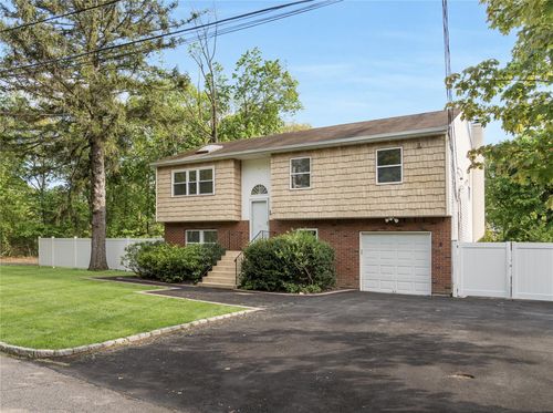 8 Hilltop Ave, West Babylon, NY, 11704-2505 | Card Image