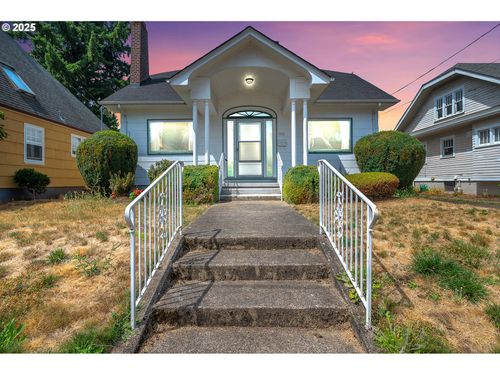 1923 Se 27th Ave, Portland, OR, 97214-4915 | Card Image