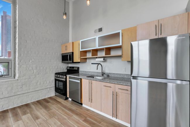Kitchen, gas stove, newer stainless appliances | Image 18