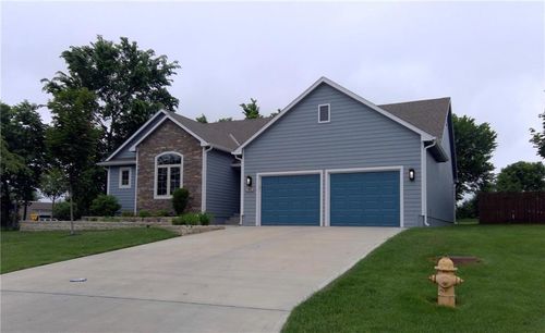 1013 Diamondhead Dr, Lawrence, KS, 66049-5019 | Card Image