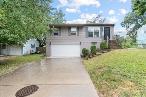 17813 Aqueduct Dr, Independence, MO, 64057-1082 | Card Image