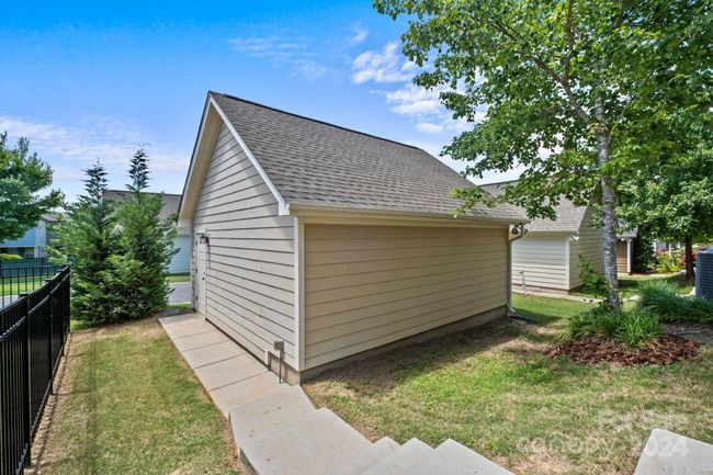 Detached 2 car garage. | Image 29