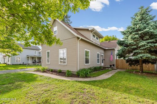 108 Chestnut St, Swanton, OH, 43558-1302 | Card Image