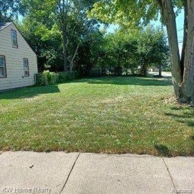 1404 E George Avenue, Home with 0 bedrooms, 0 bathrooms and null parking in Hazel Park MI | Image 1