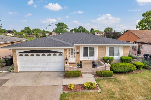 13612 Canterbury Dr, Sterling Heights, MI, 48312-3310 | Card Image