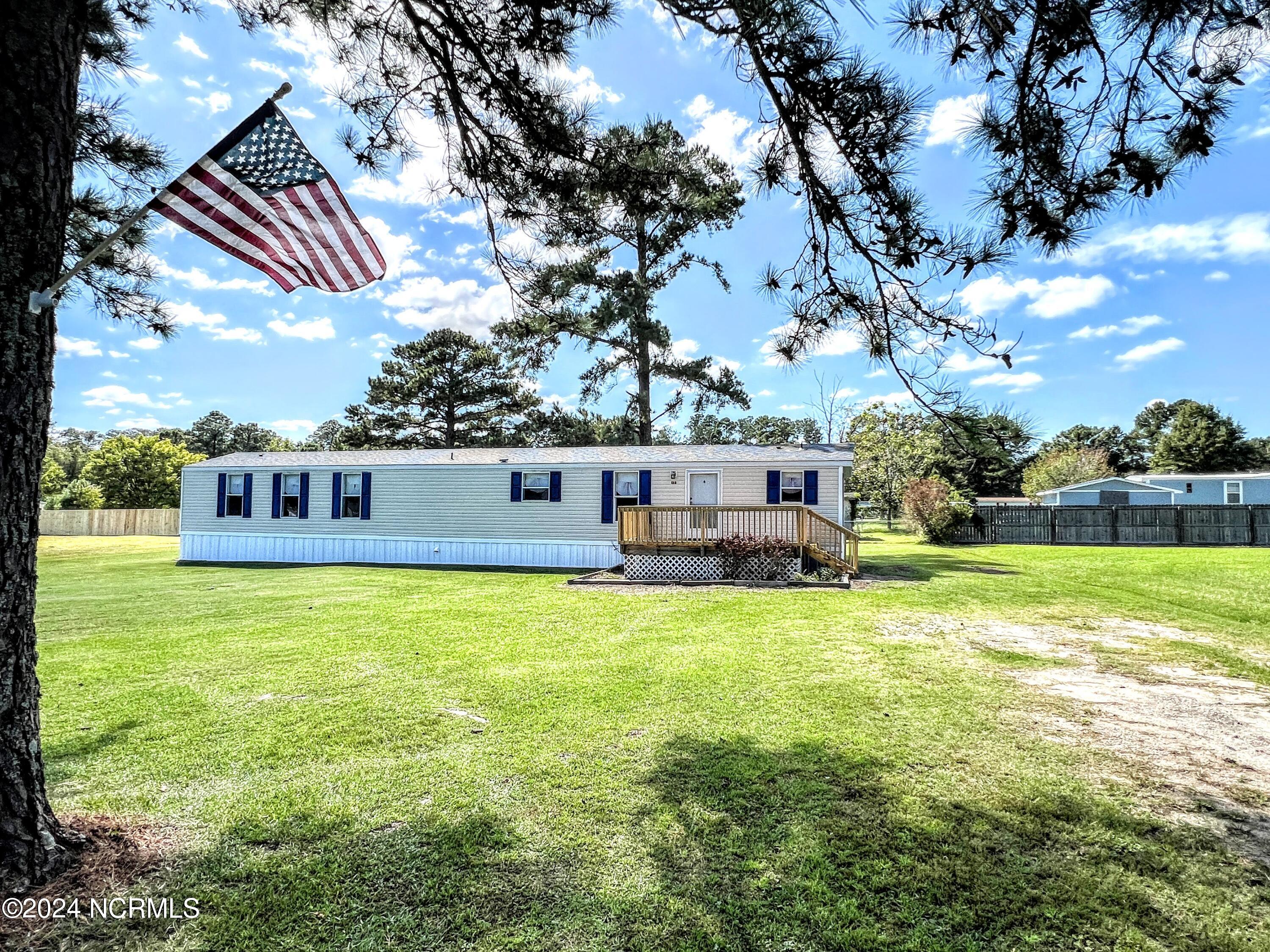 Gray Rd, Newport, NC 28570