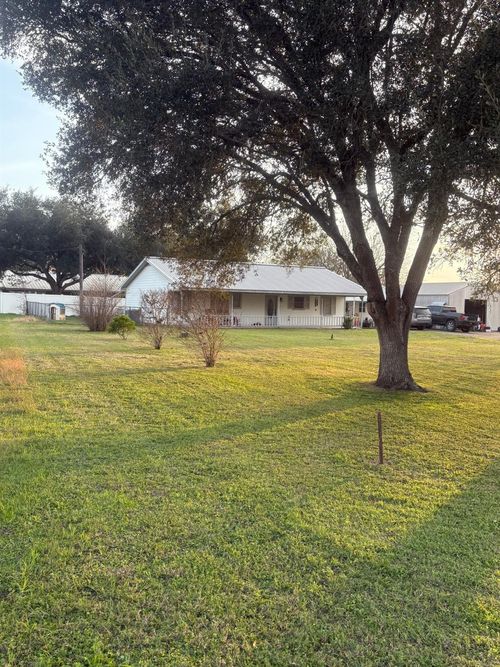 676 County Road 002, Hallettsville, TX, 77964-4535 | Card Image