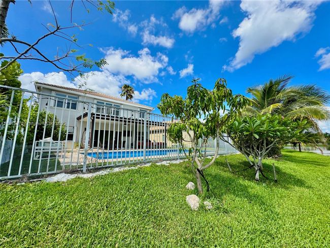 16515 Ruby Lk, House other with 4 bedrooms, 3 bathrooms and null parking in Weston FL | Image 39