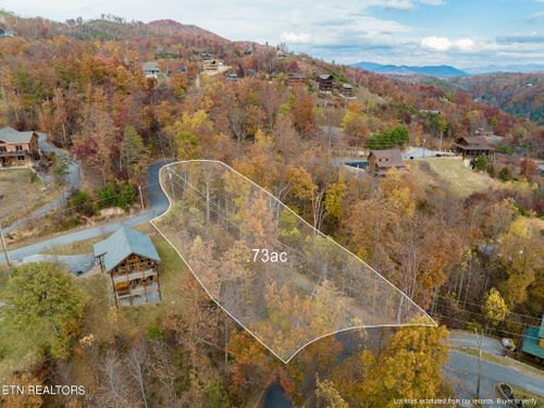 815 Red Fox Trl, Gatlinburg, TN, 37738-6433 | Card Image