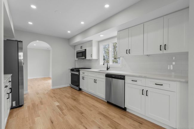 298 Summit St, House other with 3 bedrooms, 3 bathrooms and null parking in New Haven CT | Image 8