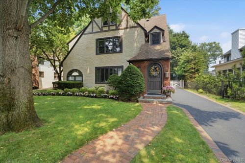 89 Poplar St, Garden City, NY, 11530-6516 | Card Image