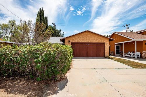 14306 Boxtree St, Lake Hughes, CA, 93532-1435 | Card Image