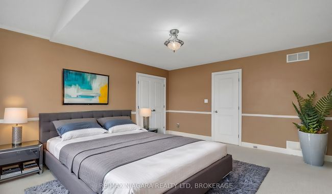 7149 Parkside Rd, House other with 6 bedrooms, 4 bathrooms and 2 parking in Niagara Falls ON | Image 12
