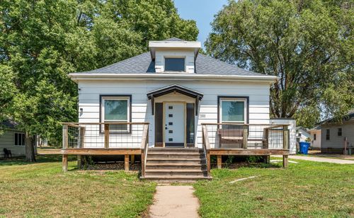708 E Main St, Vermillion, SD, 57069-2802 | Card Image