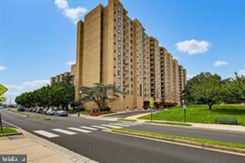 1110-4500 S Four Mile Run Dr, ARLINGTON, VA, 22204-3541 | Card Image