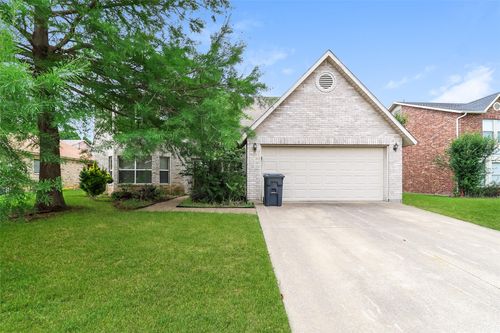 226 Miramar Dr, Arlington, TX, 76002-5429 | Card Image