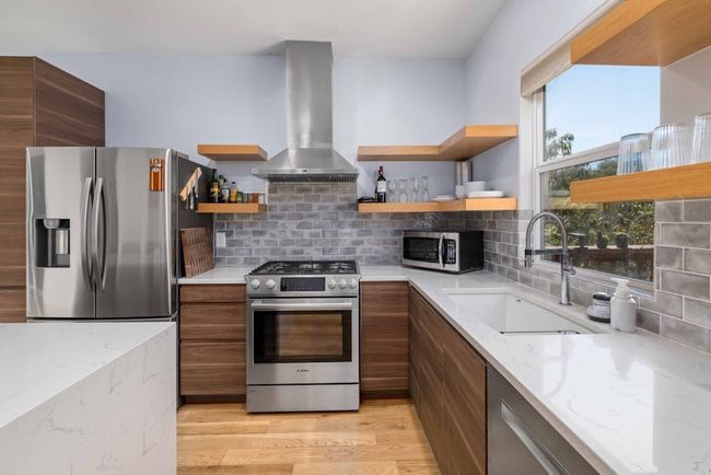 2009 E 8 Th St, House other with 2 bedrooms, 2 bathrooms and 3 parking in Austin TX | Image 6