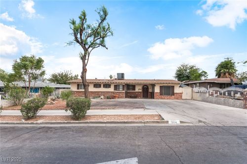 904 Pyramid Dr, Las Vegas, NV, 89108-1123 | Card Image