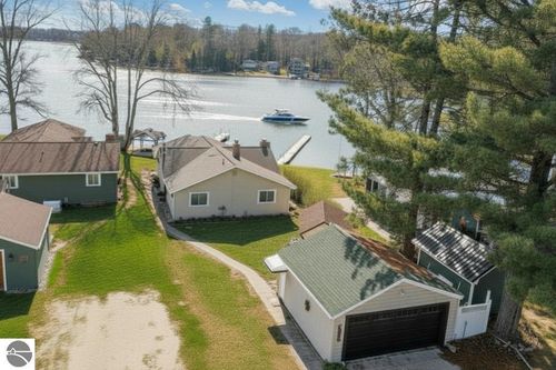 11412 S Shore Dr, Lake, MI, 48632-9028 | Card Image