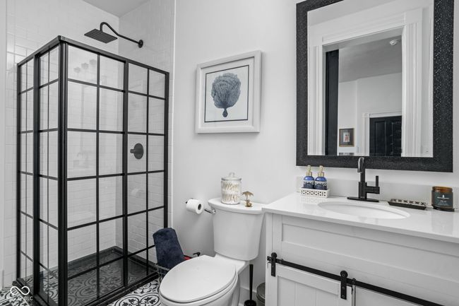 Full bathroom off main floor bedrom | Image 11