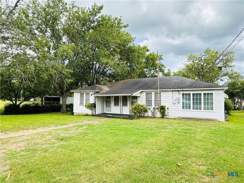 412 Poth St, Yoakum, TX, 77995-1633 | Card Image