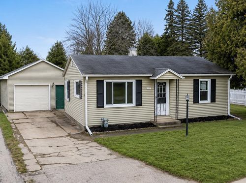 1705 30th Avenue, Menominee, MI, 49858 | Card Image
