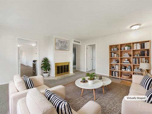 305 W Hudson Ave, Madison Heights, MI, 48071-3945 | Card Image