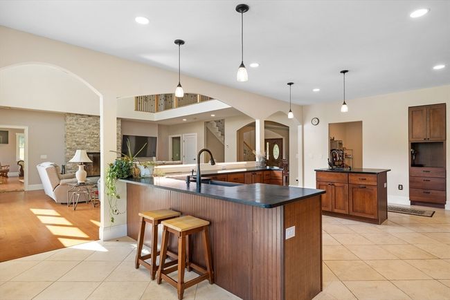 19 Hardscrabble Rd, House other with 5 bedrooms, 4 bathrooms and 12 parking in Sterling MA | Image 13