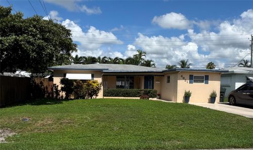 4621 Ne 2nd Ave, Oakland Park, FL, 33334-1531 | Card Image