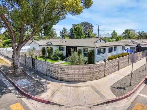 8102 Willis Ave, Panorama City, CA, 91402-4708 | Card Image