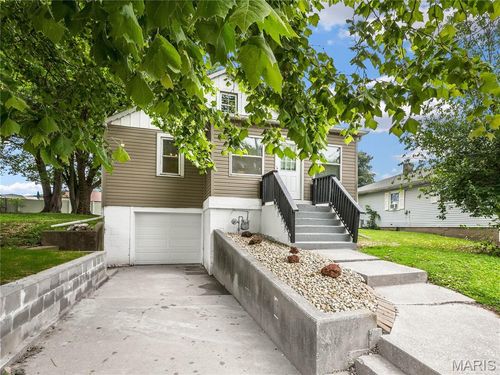 530 Poplar St, Highland, IL, 62249-1403 | Card Image