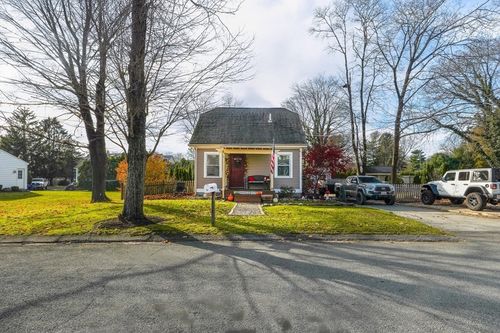 14 Field St, Seekonk, MA, 02771-4802 | Card Image