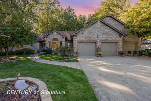 581 Timberwood Ln, Saginaw, MI, 48609-8507 | Card Image