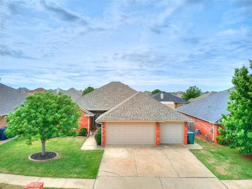 2608 Se 96th St, Moore, OK, 73160-9115 | Card Image